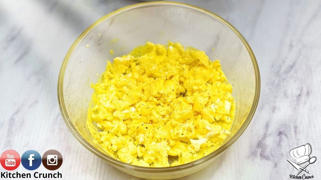 How to Make Scrambled Eggs in the Microwave